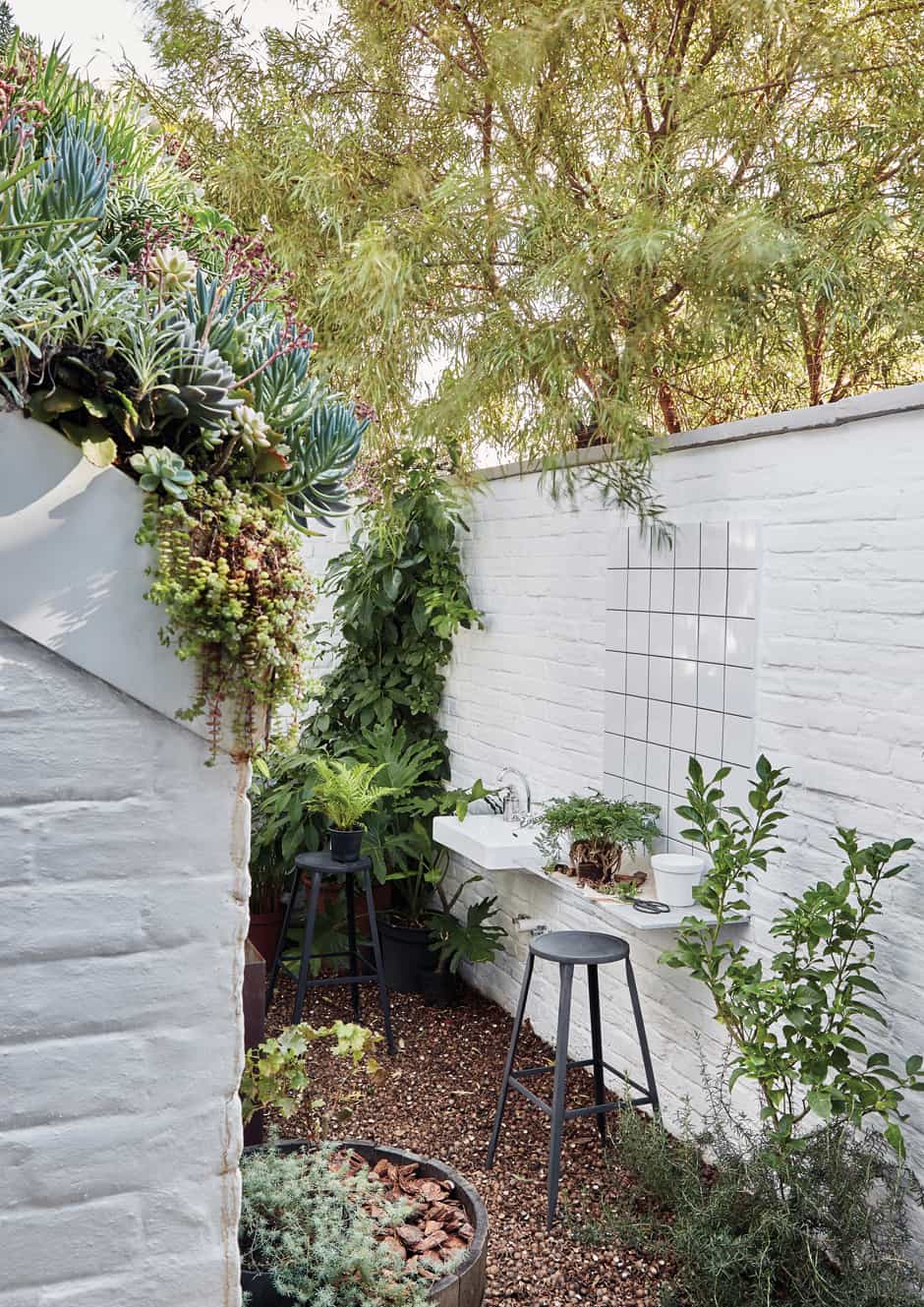 KITCHEN GARDEN Herbs thrive in this area, where a wall-mounted planter helps to maximise space. This courtyard also features a pizza oven and a roof garden overflowing with succulents.